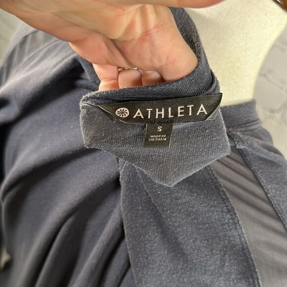 🔵 Athleta Navy Blue Long Sleeve Workout Top - Size Small - Picture 4 of 4
